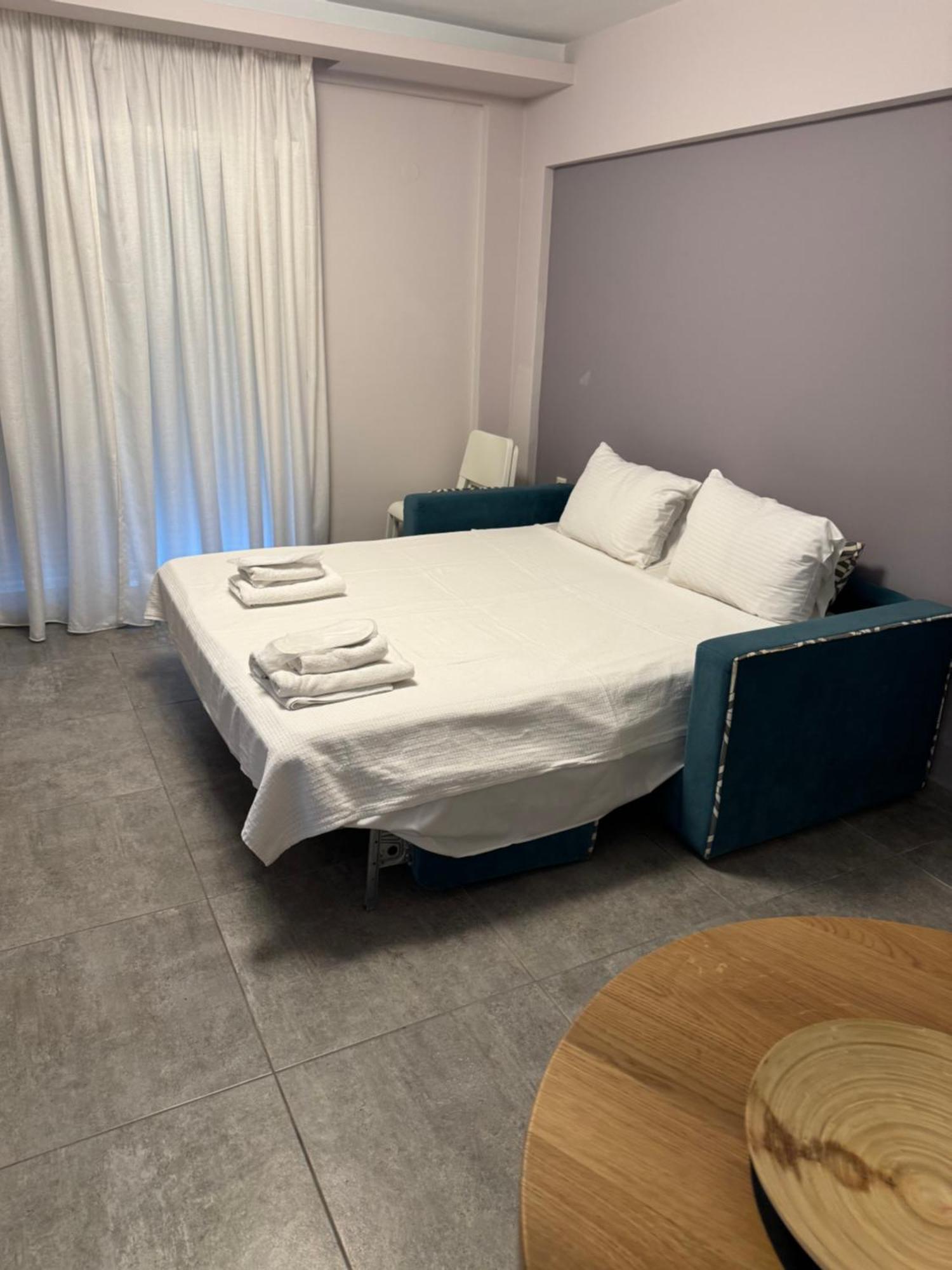 Isalos Suites Néa Péramos エクステリア 写真